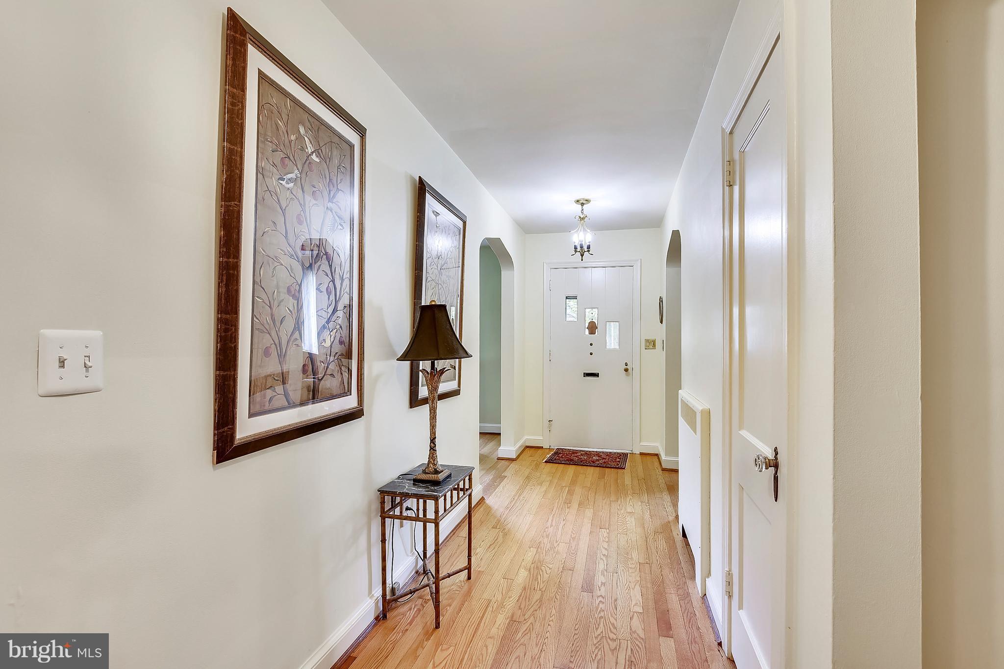 10201 Ridgemoor Drive Silver Spring, MD 20901 - Photo 3 of 29 Center Hall entry