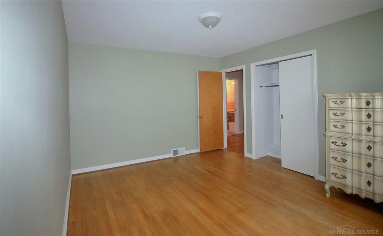 954 South Renaud Road Grosse Pointe Woods, MI 48236 - Photo 32 of 46