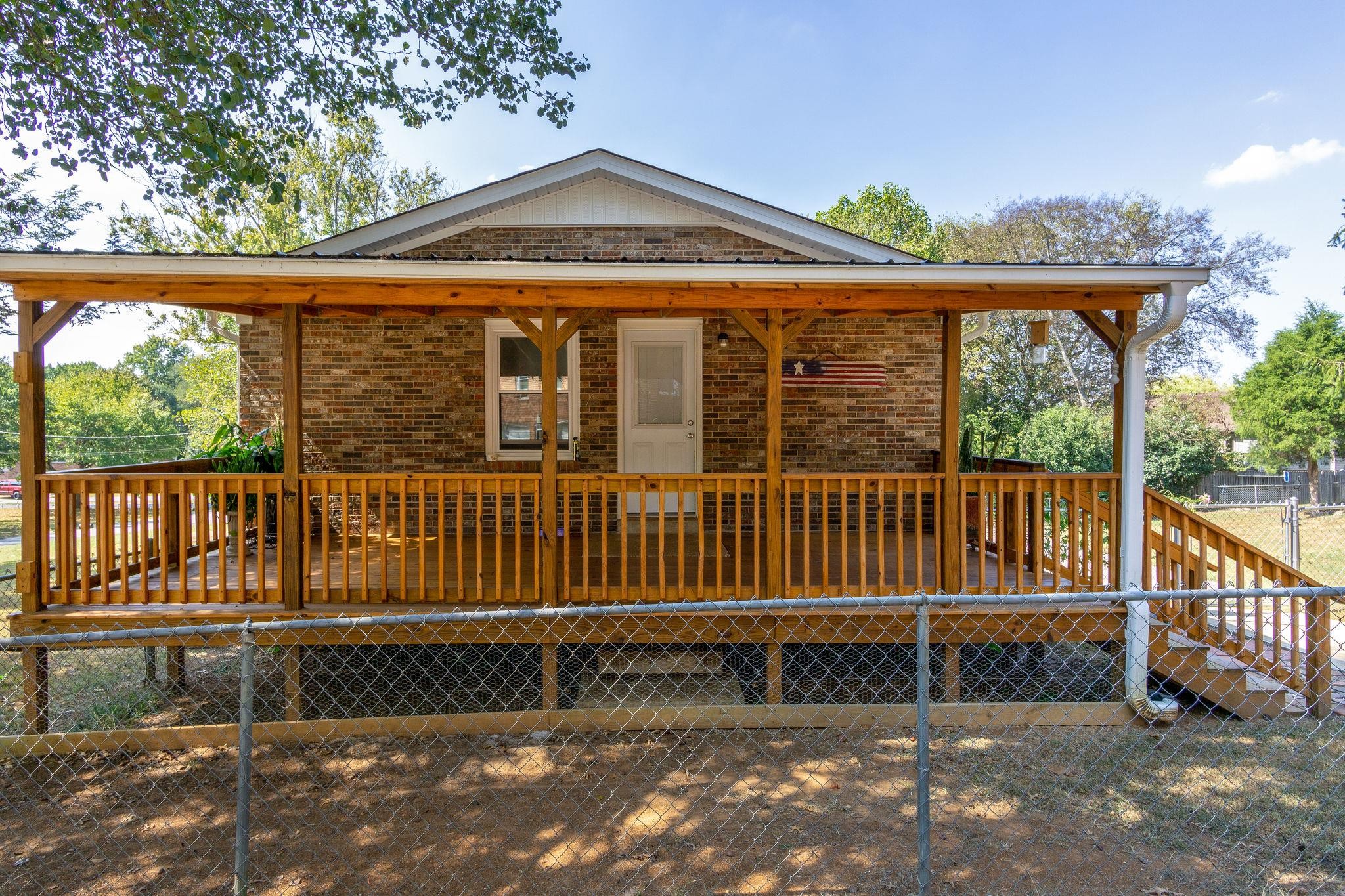 202 Hampton Road Columbia, TN 38401 - Photo 3 of 26 Gallery Image 3