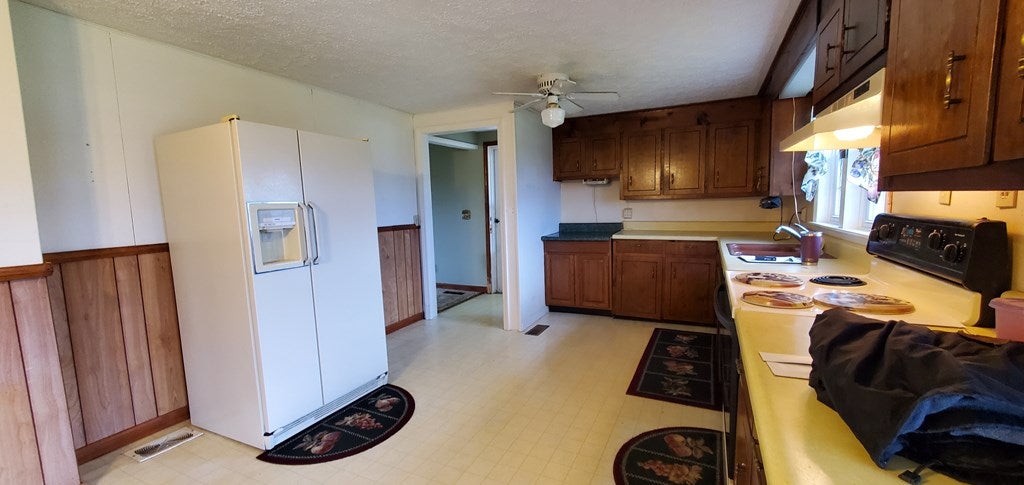 6987 Peppers Ferry Road Max Meadows, VA 24360 - Photo 3 of 26 Gallery Image 3