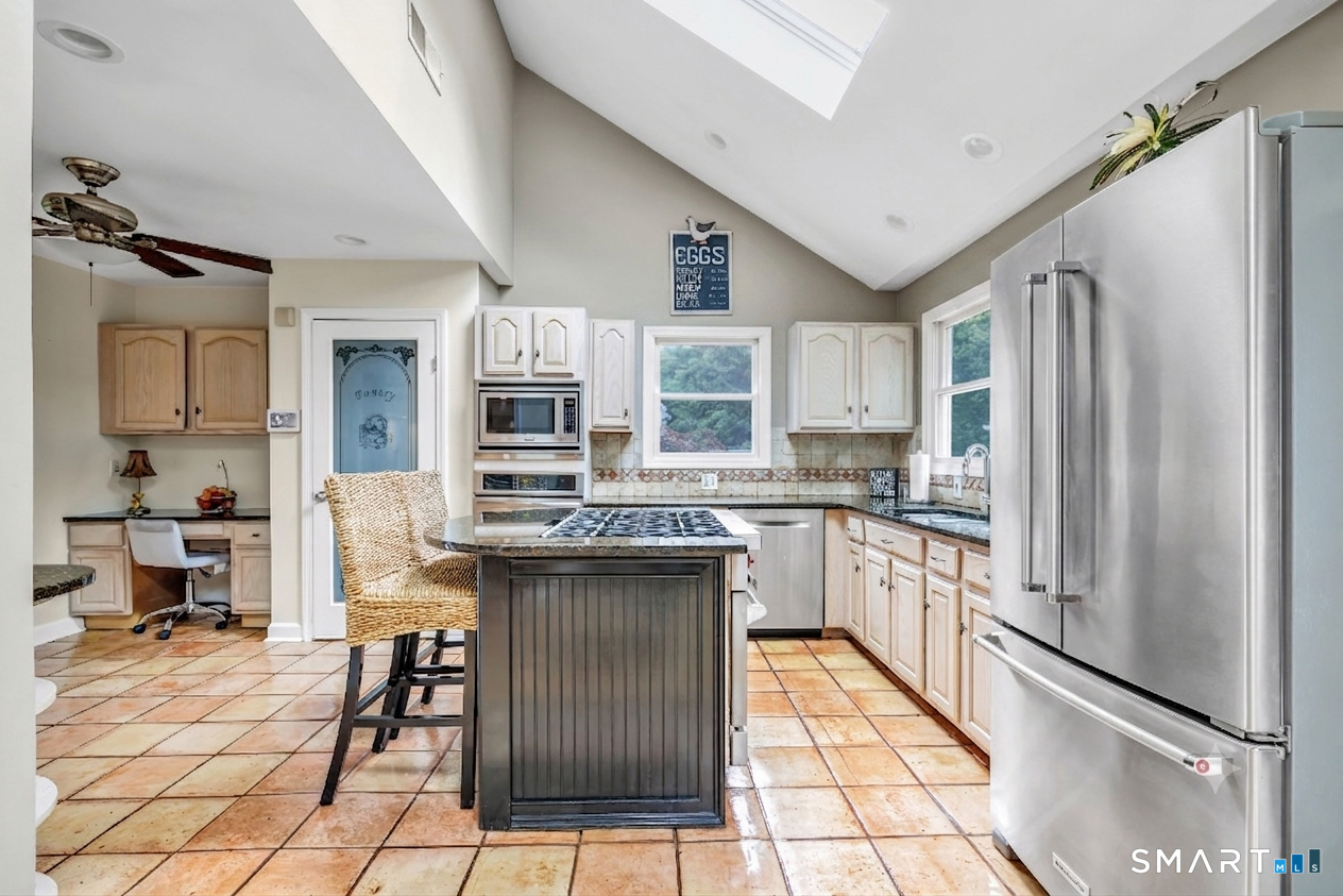 47 Sorghum Road Shelton, CT 06484 - Photo 3 of 40 Eat-in Kitchen