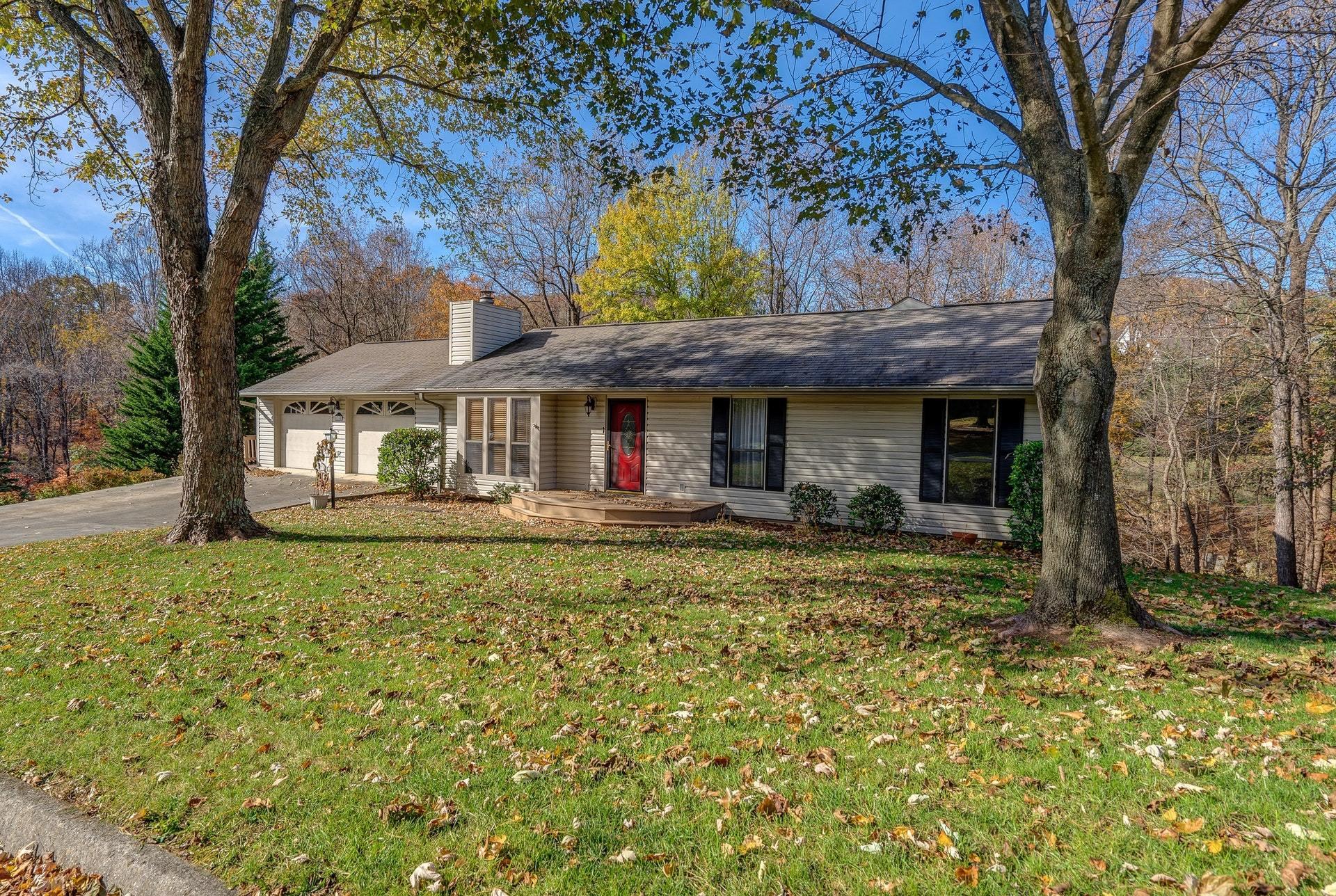 6545 Forest View Road Roanoke, VA 24018 - Photo 2 of 45 002-332767-DSC00226_27_28_29_30_8401418