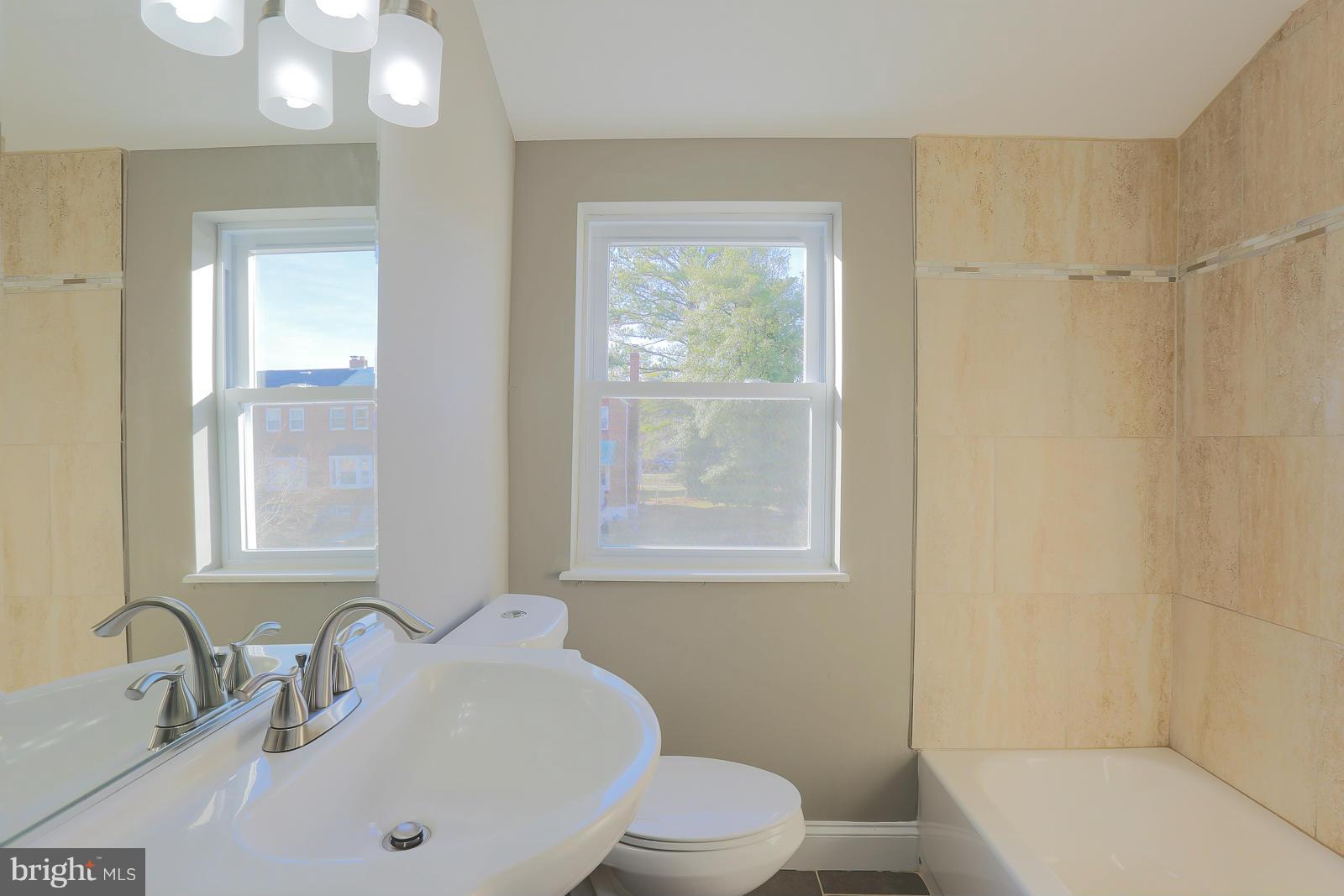 5737 Edgepark Road Baltimore, MD 21239 - Photo 19 of 30 Bath
