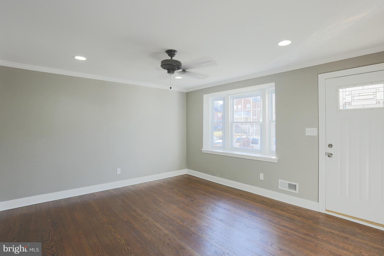 5737 Edgepark Road Baltimore, MD 21239 - Photo 20 of 30 Living Room