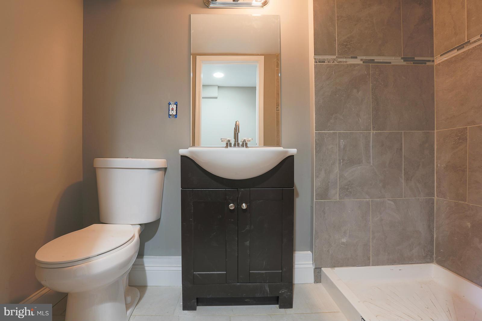 5737 Edgepark Road Baltimore, MD 21239 - Photo 4 of 30 Bath