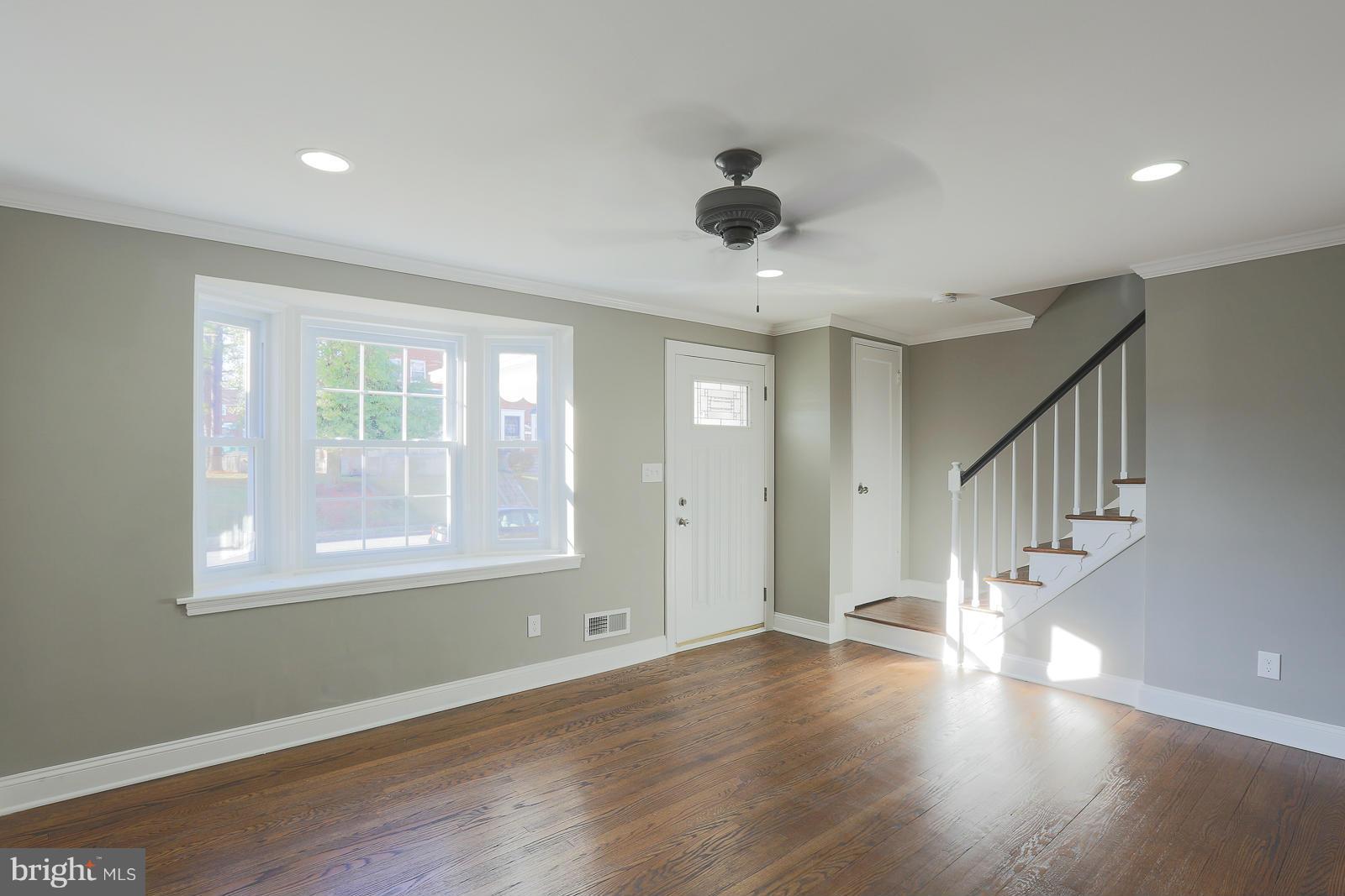 5737 Edgepark Road Baltimore, MD 21239 - Photo 6 of 30 Living Room