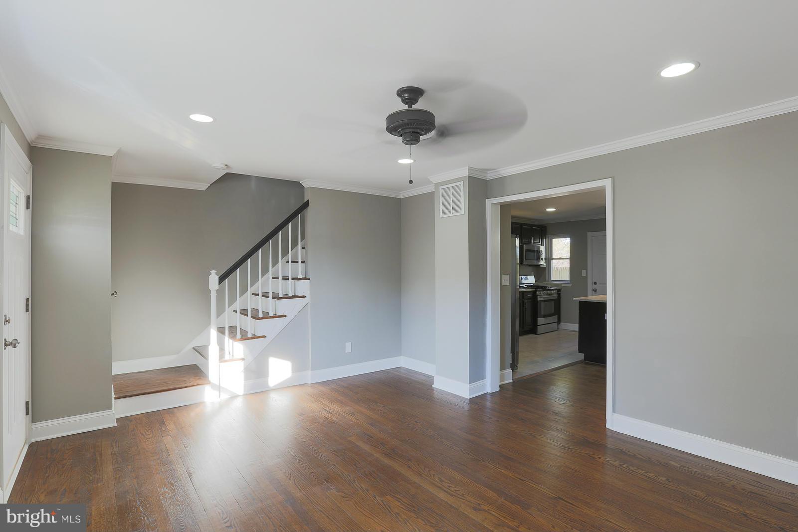 5737 Edgepark Road Baltimore, MD 21239 - Photo 8 of 30 Living Room
