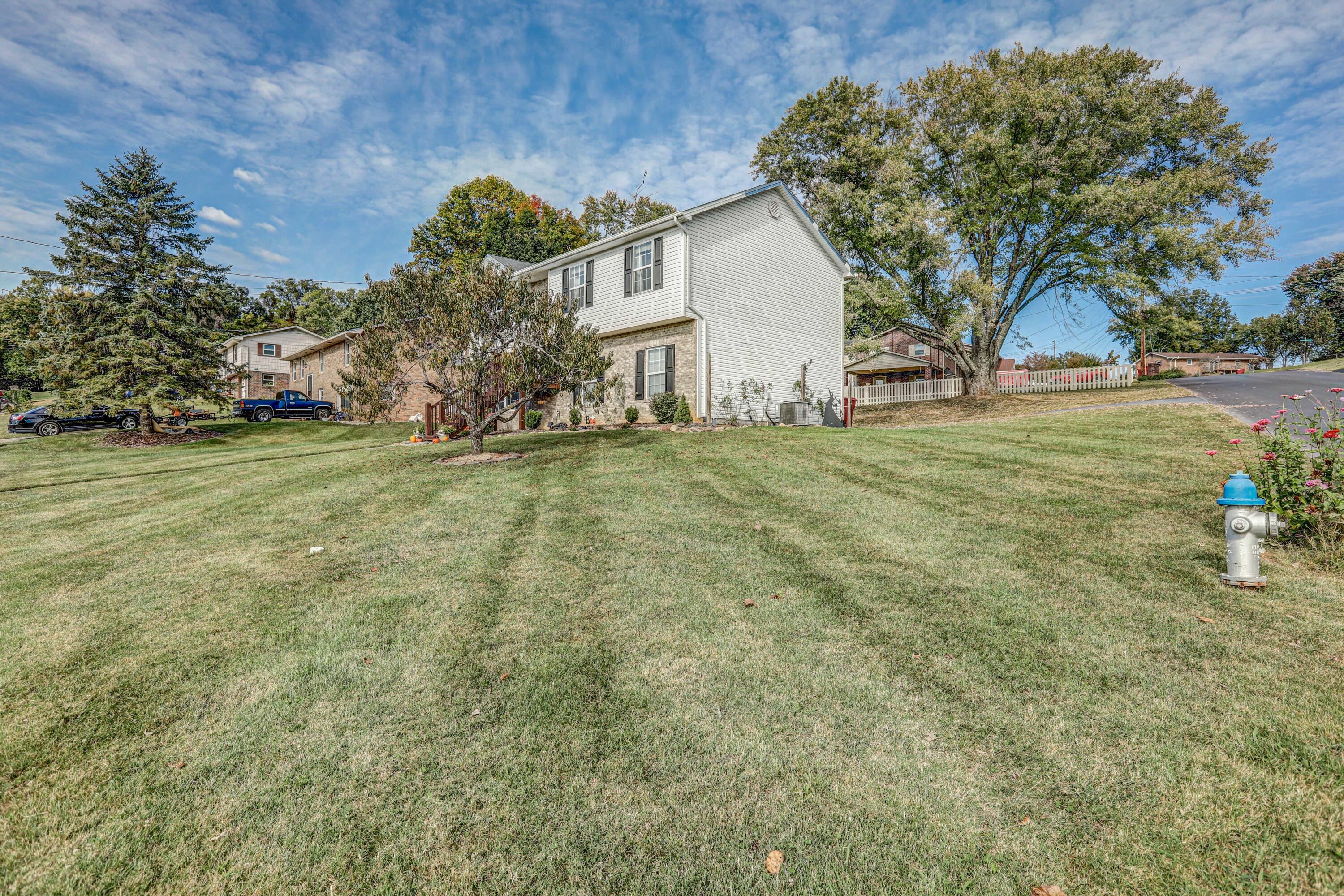 809 Charway Road Johnson City, TN 37601 - Photo 3 of 43 B42A7661_2_3_4_5