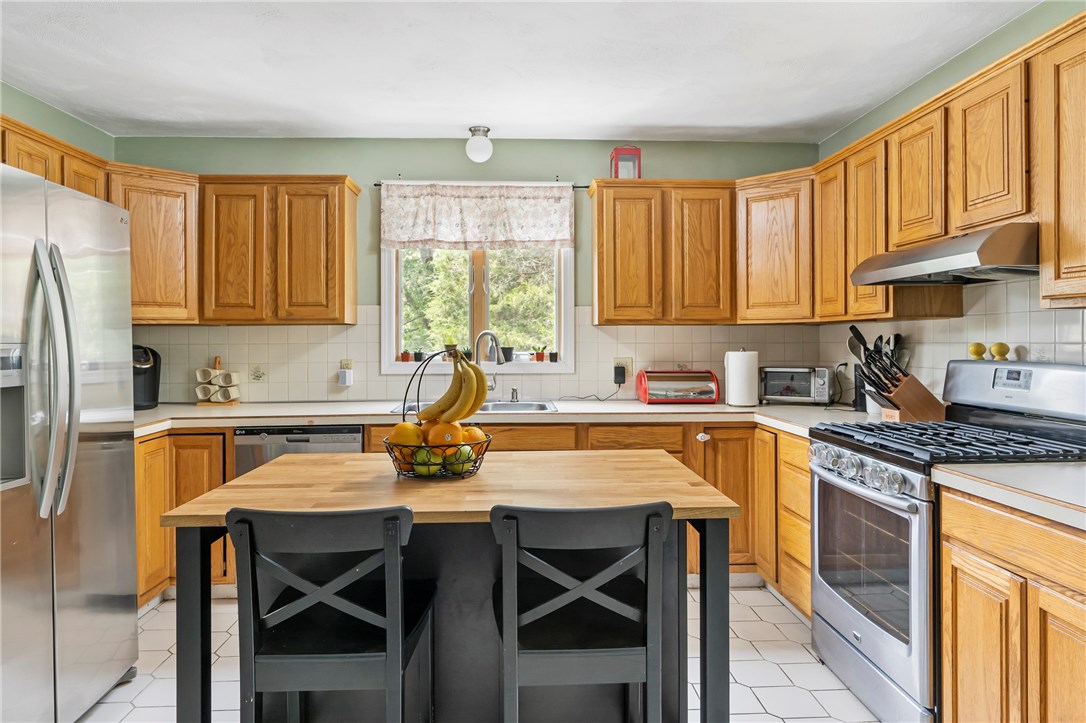 23 Mashie Road Cumberland, RI 02864 - Photo 9 of 28 Gallery Image 9