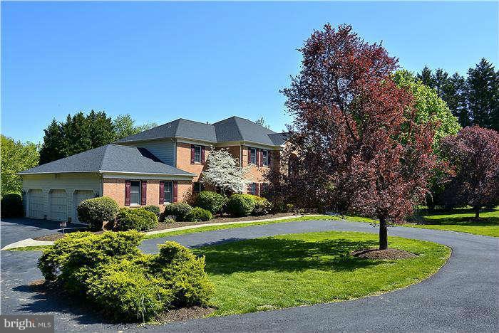 14611 Springfield Road Darnestown, MD 20874 - Photo 2 of 30 Circular Driveway & 3-Car Garage