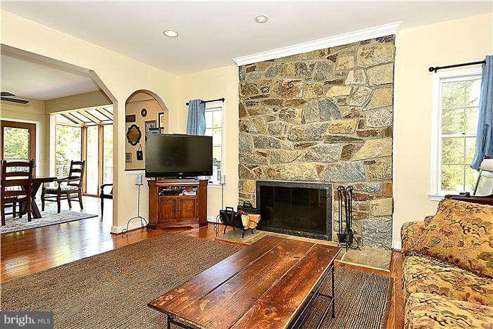 14611 Springfield Road Darnestown, MD 20874 - Photo 11 of 30 Family Room
