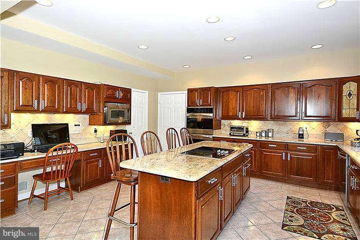 14611 Springfield Road Darnestown, MD 20874 - Photo 7 of 30 Kitchen
