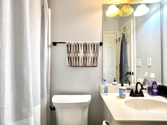 5095 Hampton Bluff Court Roswell, GA 30075 - Photo 20 of 22 a bathroom with a sink a mirror a toilet and a shower