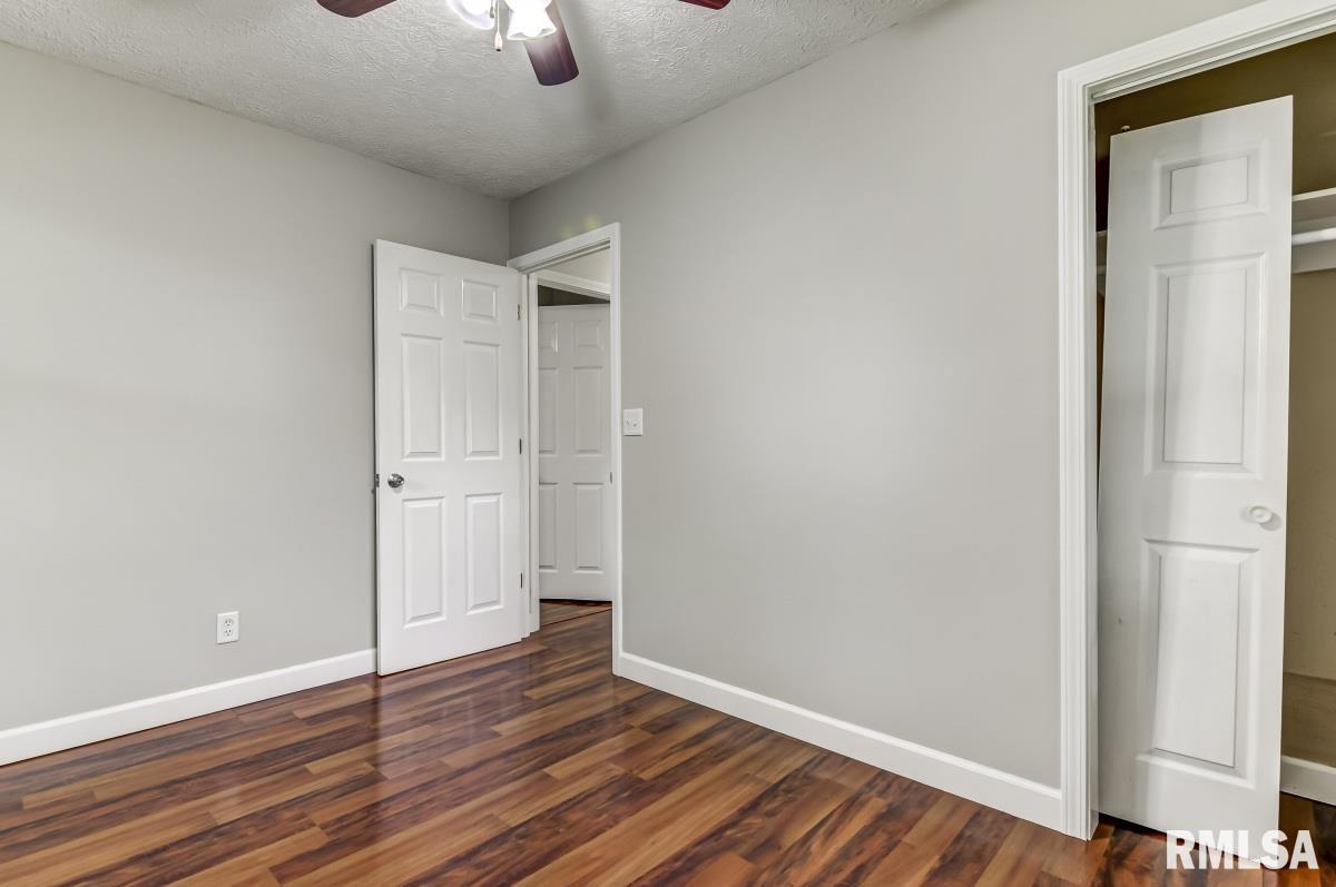 3526 Ivanhoe Drive Springfield, IL 62703 - Photo 12 of 28