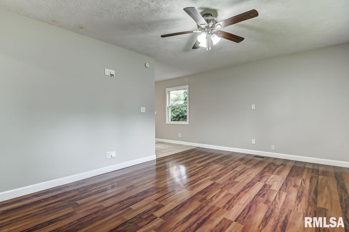 3526 Ivanhoe Drive Springfield, IL 62703 - Photo 4 of 28