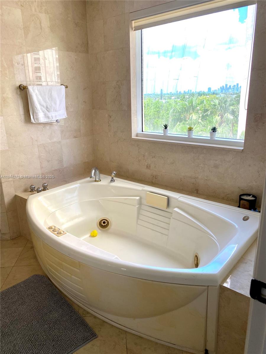 785 Crandon Boulevard, Unit 506 Key Biscayne, FL 33149 - Photo 9 of 58 a bathroom with a bathtub