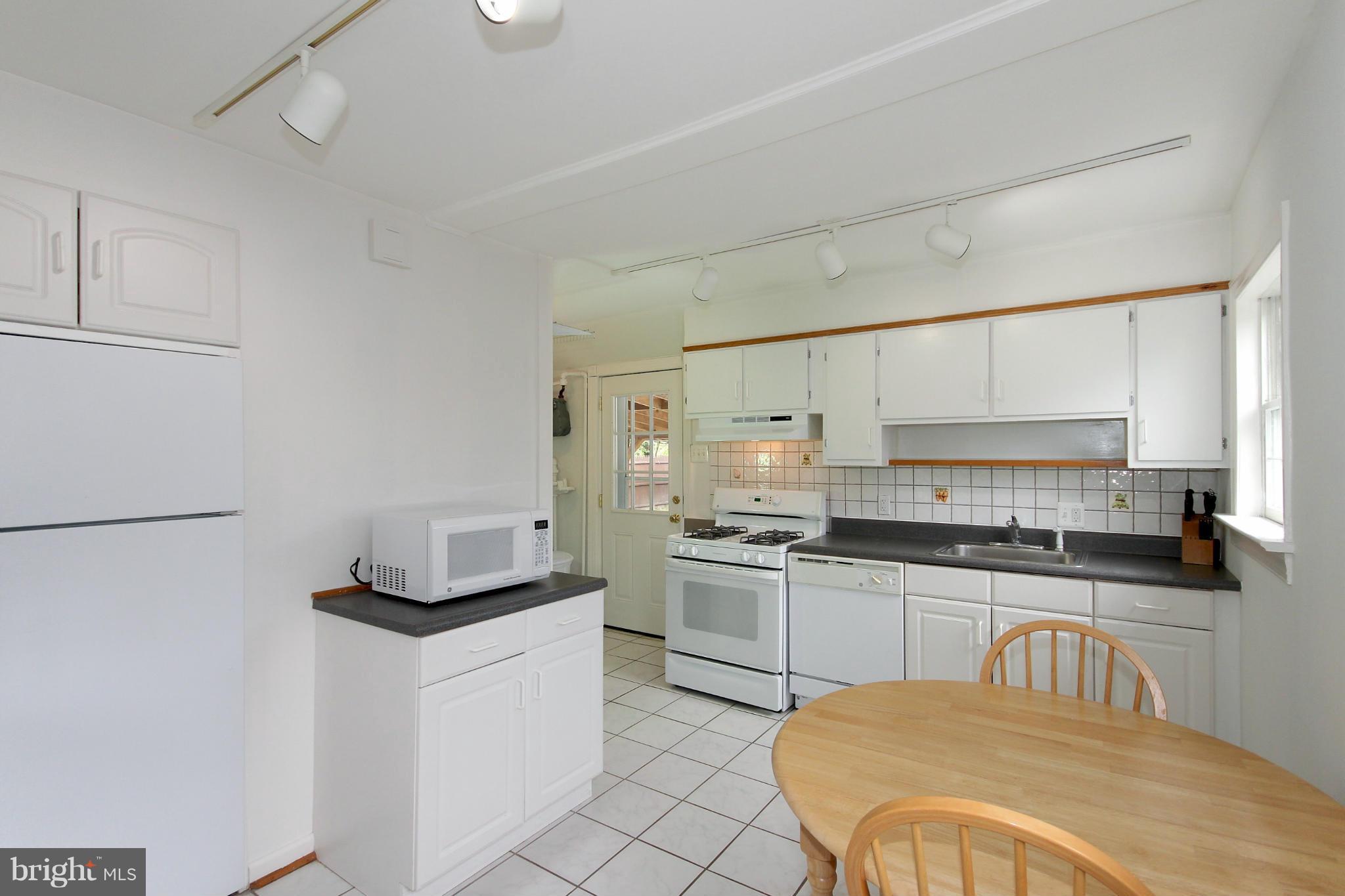 12611 Epping Road Silver Spring, MD 20906 - Photo 7 of 25 Kitchen