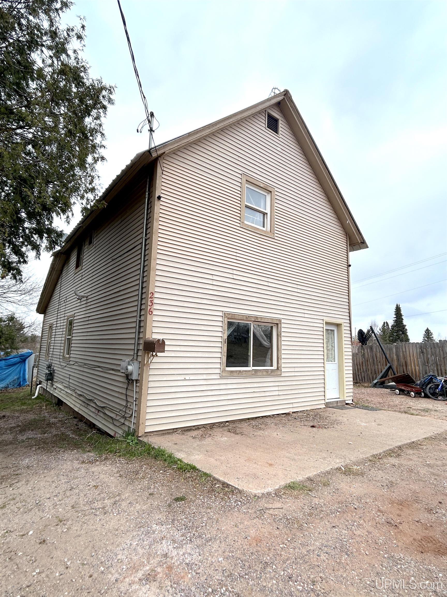 236 Stone Street Ishpeming, MI 49849 - Photo 2 of 19
