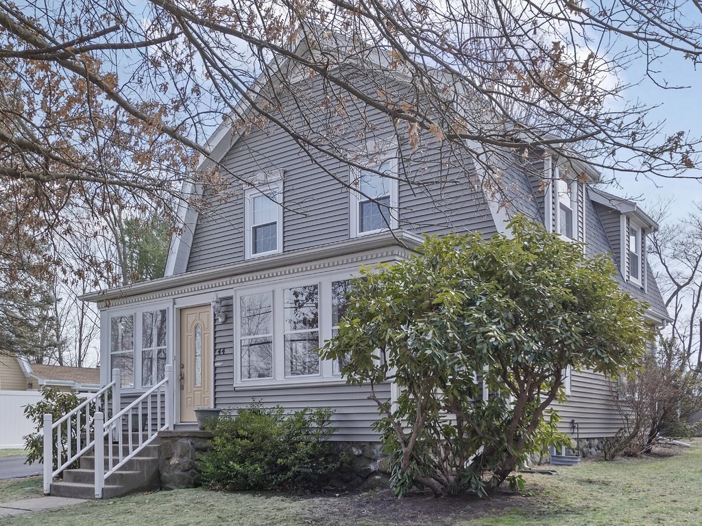 44 Marianne Road Waltham, MA 02452 - Photo 2 of 35 Gallery Image 2