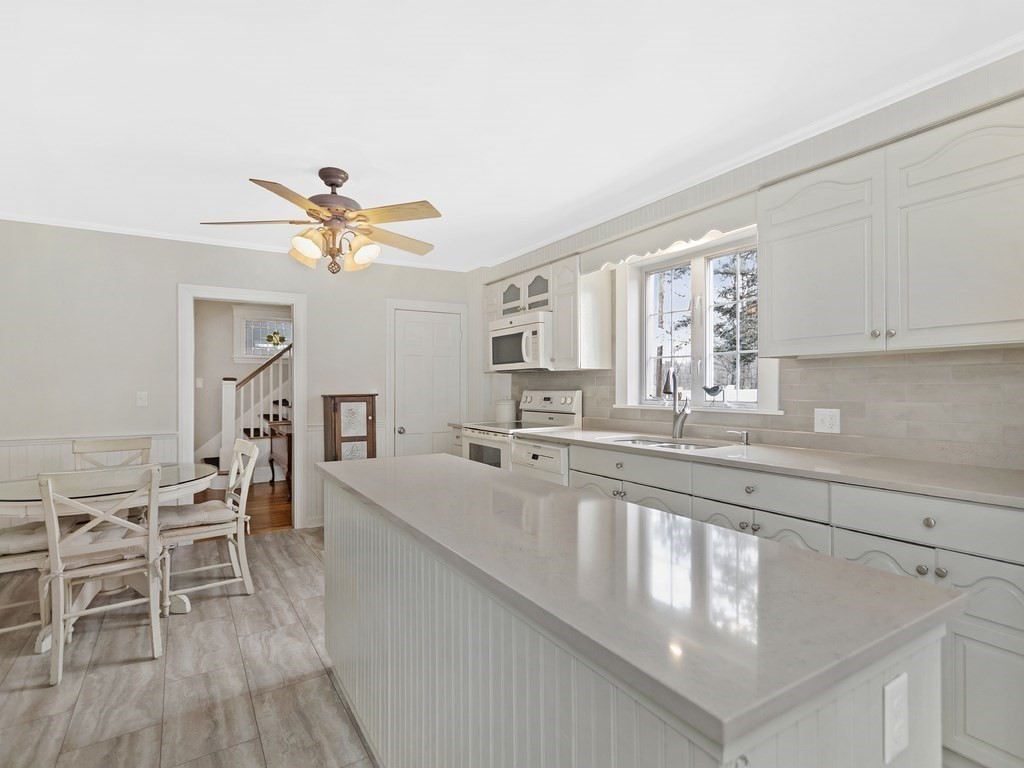 44 Marianne Road Waltham, MA 02452 - Photo 4 of 35 Gallery Image 4