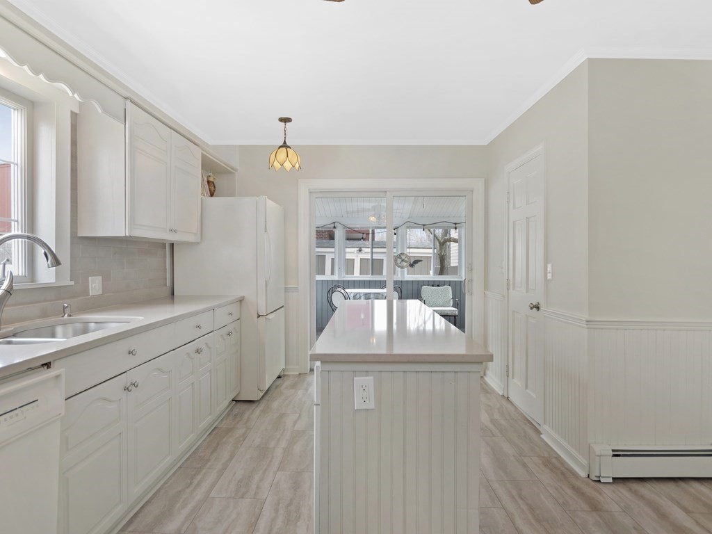 44 Marianne Road Waltham, MA 02452 - Photo 5 of 35 Gallery Image 5