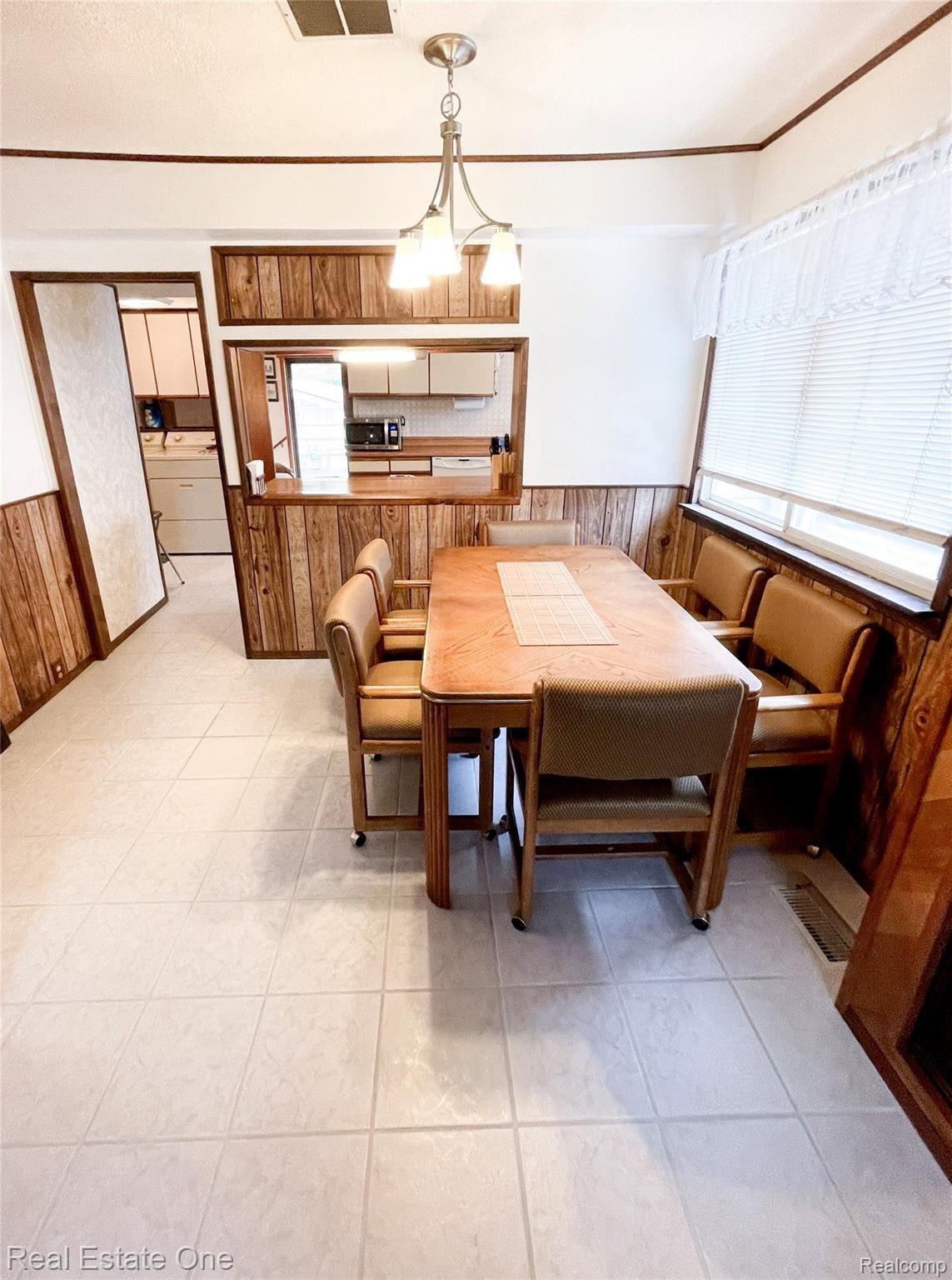 2100 Orpington Road Troy, MI 48083 - Photo 13 of 31 13.jpeg