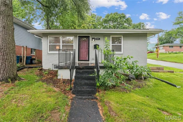 $300,000 | 1501 Stockard Avenue, Richmond Heights, MO 63117