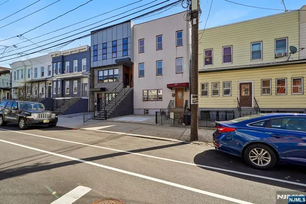$3,500 | 364 New York Avenue, Unit 1, Jersey City, NJ 07307