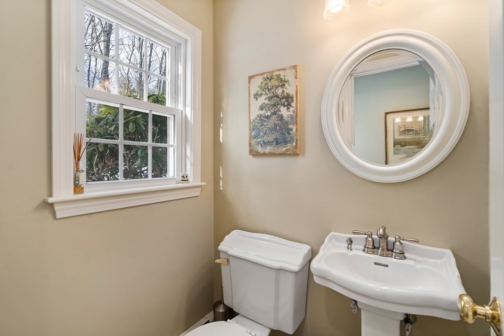 925 Boston Post Road Sudbury, MA 01776 - Photo 17 of 41