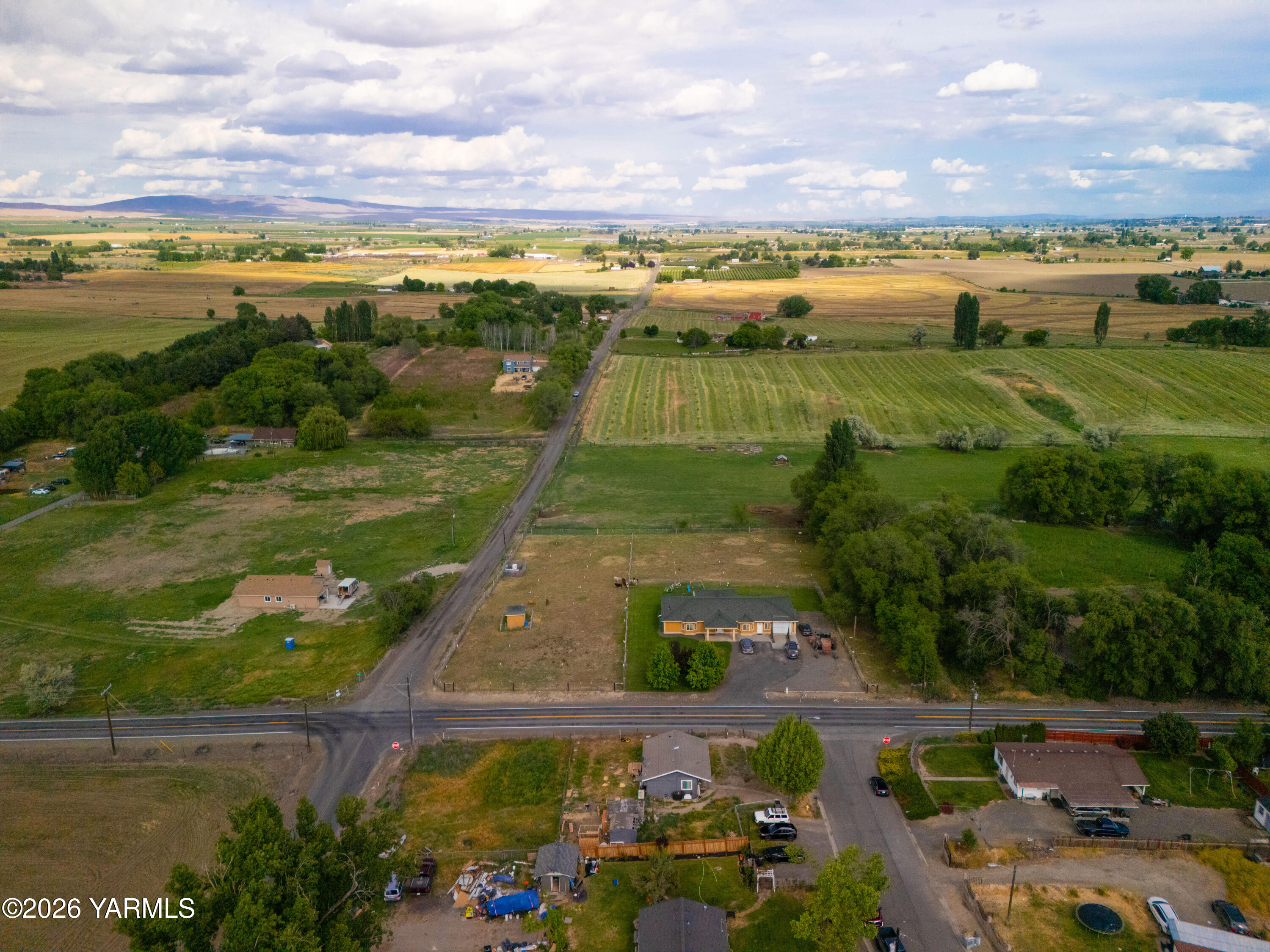 1811 Beam Road Granger, WA 98932 - Photo 26 of 26 a view of a city