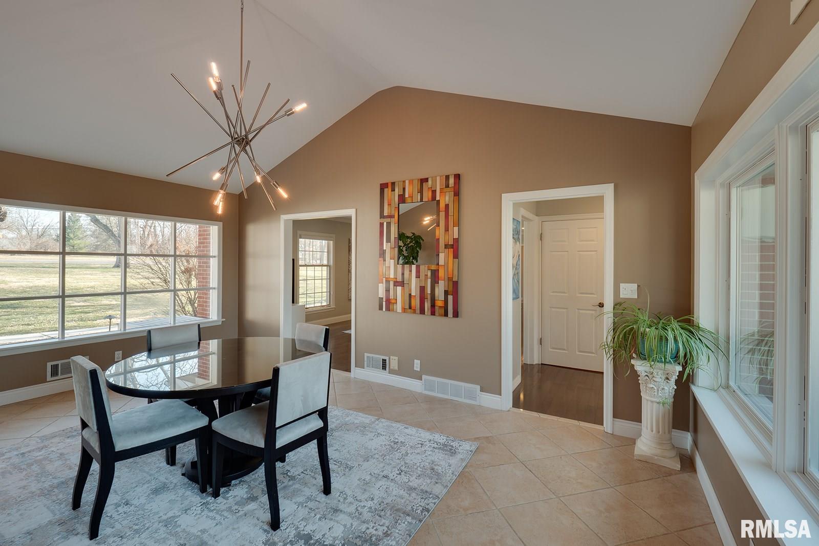 1 The Elms Lane Springfield, IL 62712 - Photo 10 of 49 Gallery Image 10