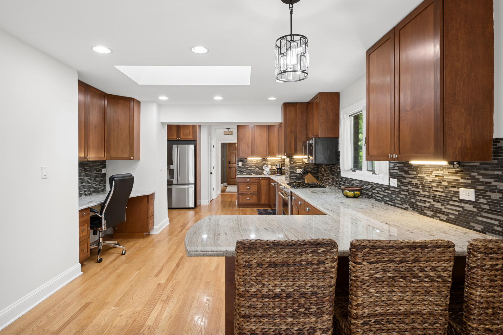 208 Parkview Road Riverside, IL 60546 - Photo 9 of 45