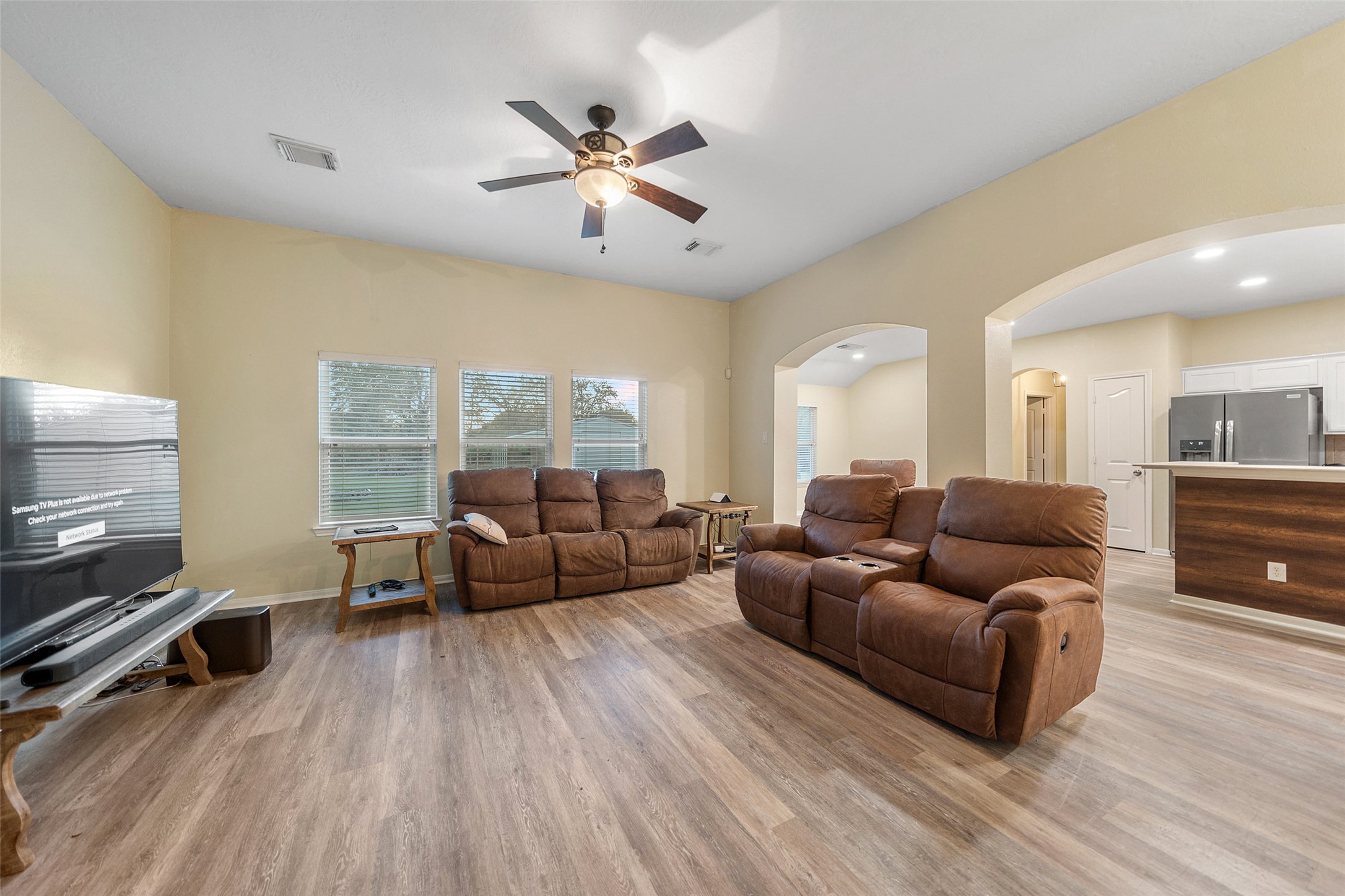 118 Pin Oak Lane Hempstead, TX 77445 - Photo 5 of 29 Generous main living area showcasing open flow, natural light, and room for full-size furnishings.