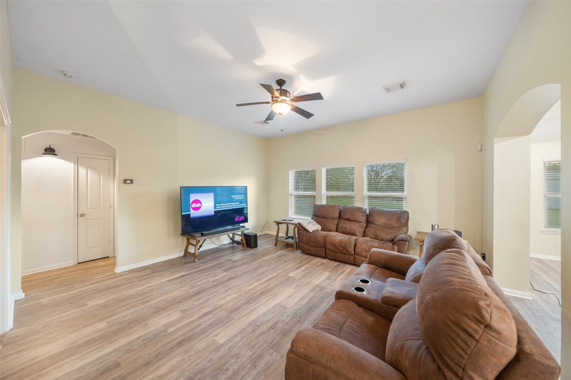 118 Pin Oak Lane Hempstead, TX 77445 - Photo 7 of 29