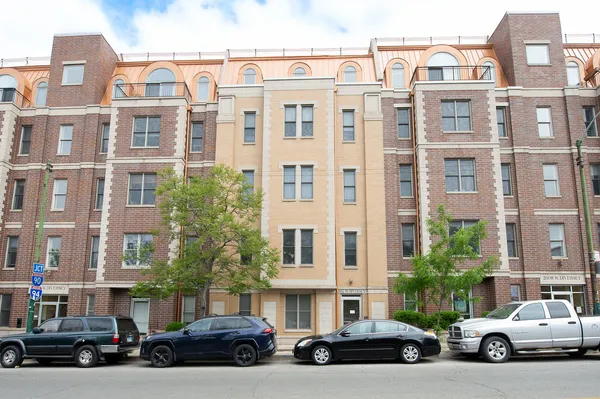 $270,000 | 2612 West Diversey Avenue, Unit 101, Chicago, IL 60647