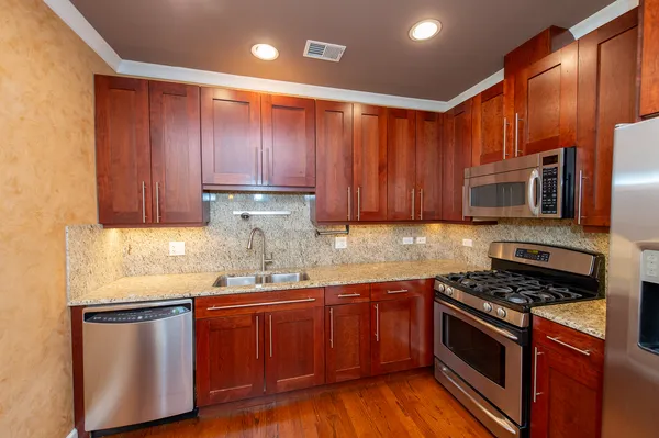 $270,000 | 2612 West Diversey Avenue, Unit 101, Chicago, IL 60647