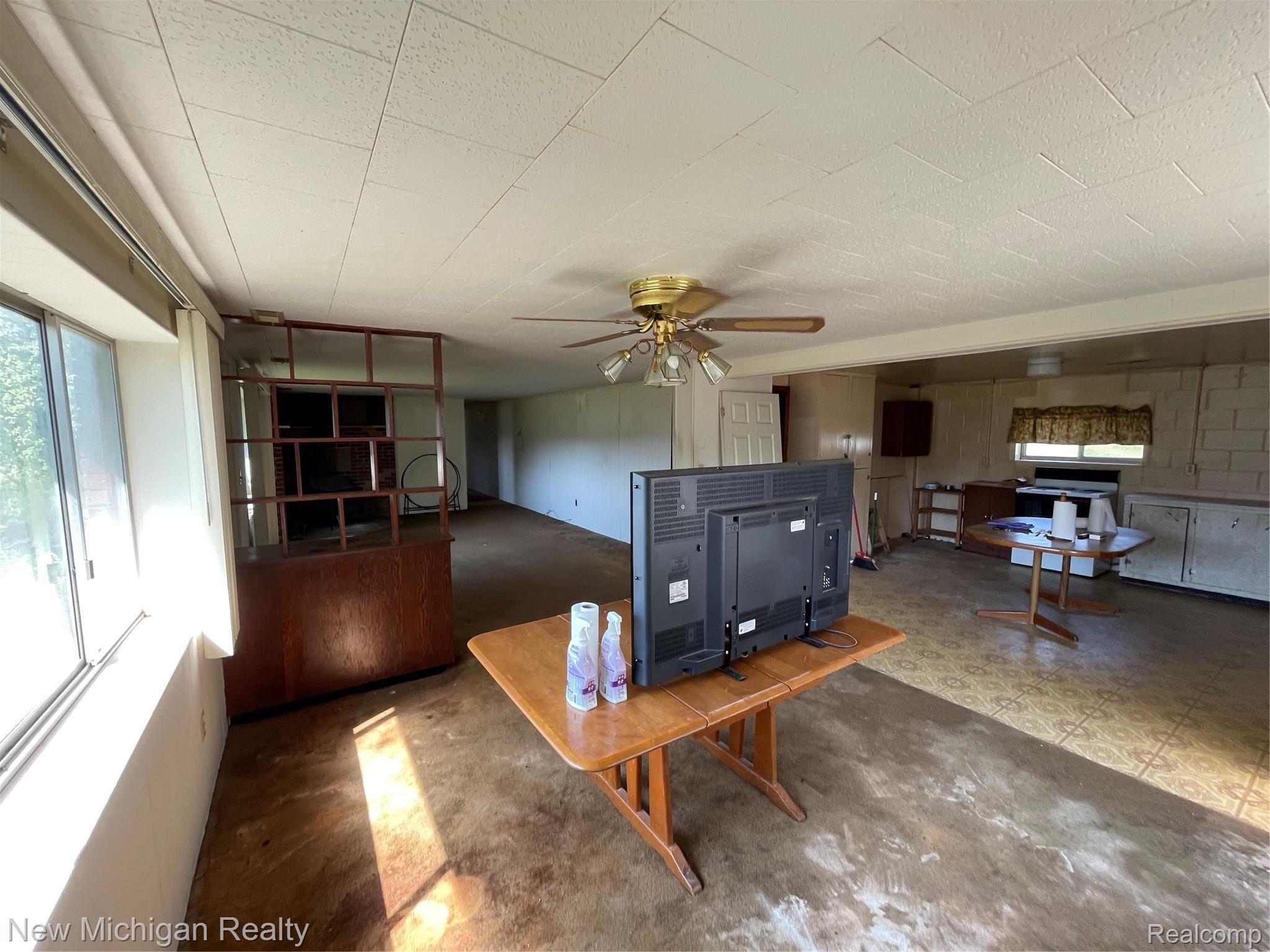 11065 Hyne Road Brighton, MI 48114 - Photo 6 of 16 06 Dining-Living-Kitchen.jpeg