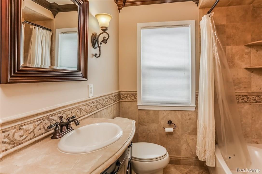 1935 Sheffield Road Birmingham, MI 48009 - Photo 13 of 31 022-Bathroom-3198839-medium.jpg