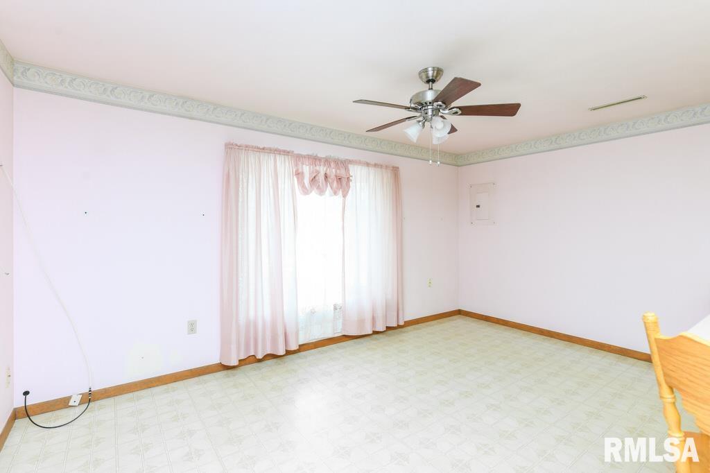 6812 West Farmington Road Peoria, IL 61604 - Photo 7 of 31 Gallery Image 7