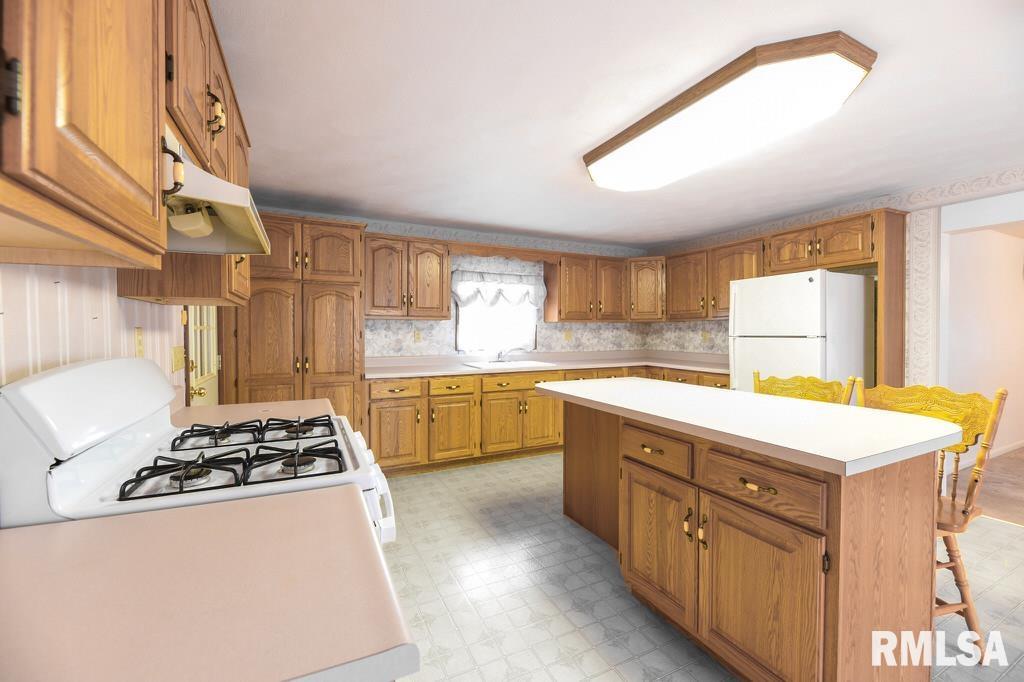 6812 West Farmington Road Peoria, IL 61604 - Photo 10 of 31 Gallery Image 10