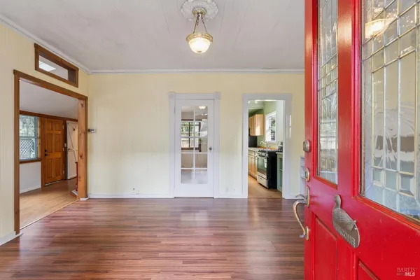 a view of a house with backyard