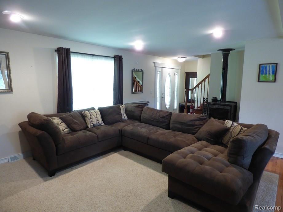 10126 Gordon Road Fenton, MI 48430 - Photo 11 of 37 P1050393.jpg