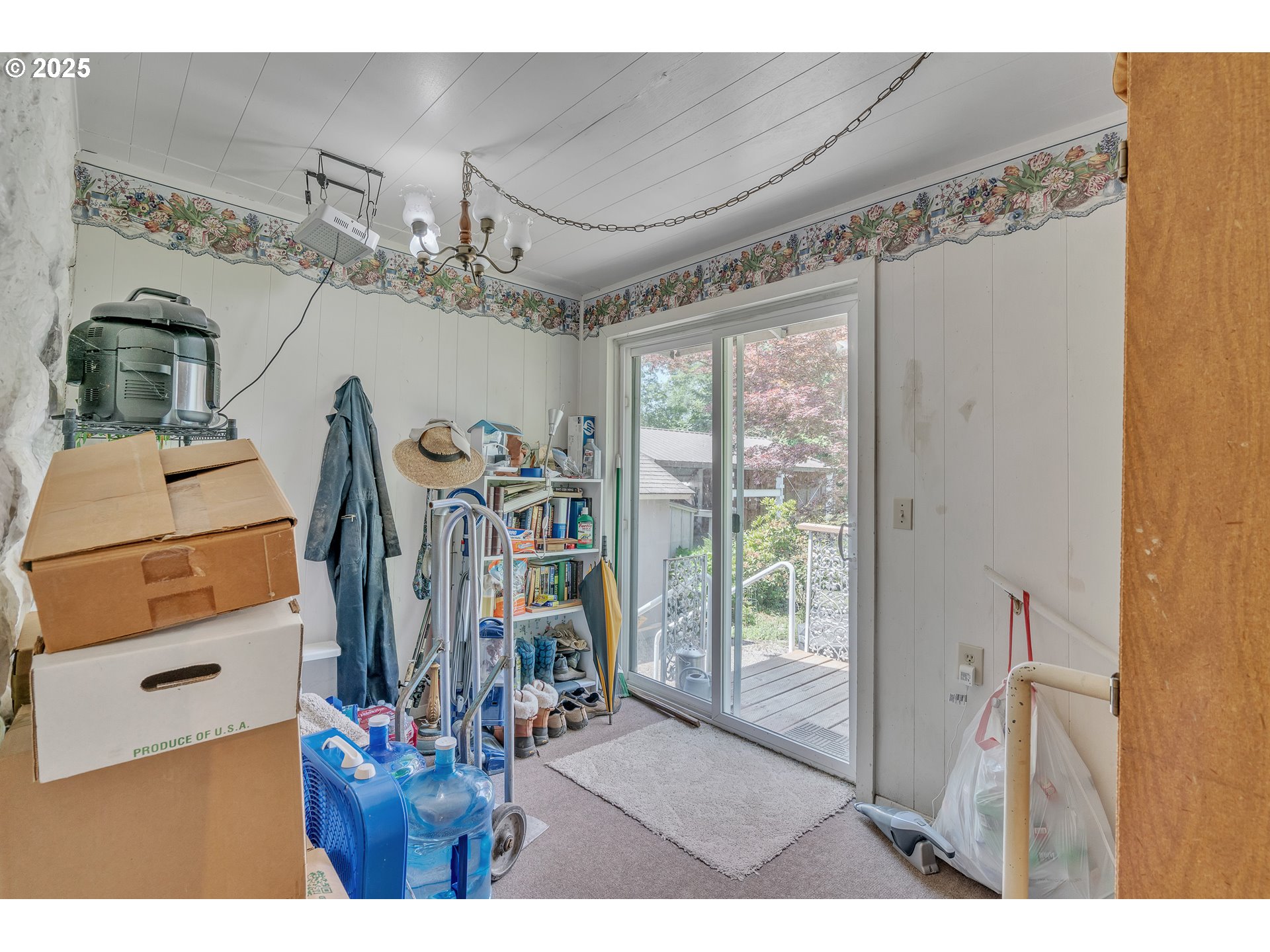16163 French Prairie Road Northeast Woodburn, OR 97071 - Photo 14 of 47 a view of a room with gym equipment
