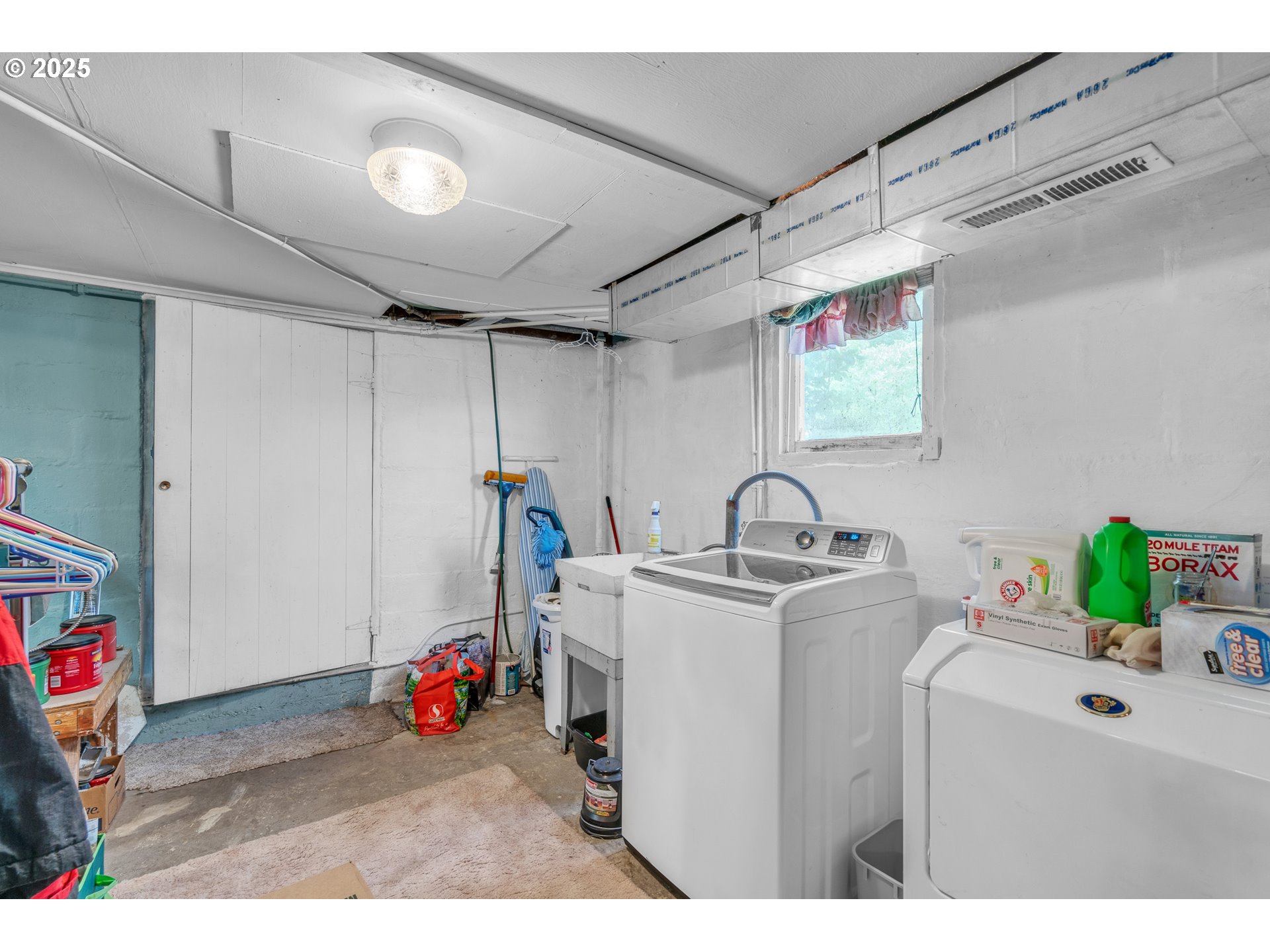 16163 French Prairie Road Northeast Woodburn, OR 97071 - Photo 16 of 47 a utility room with sink dryer and washer