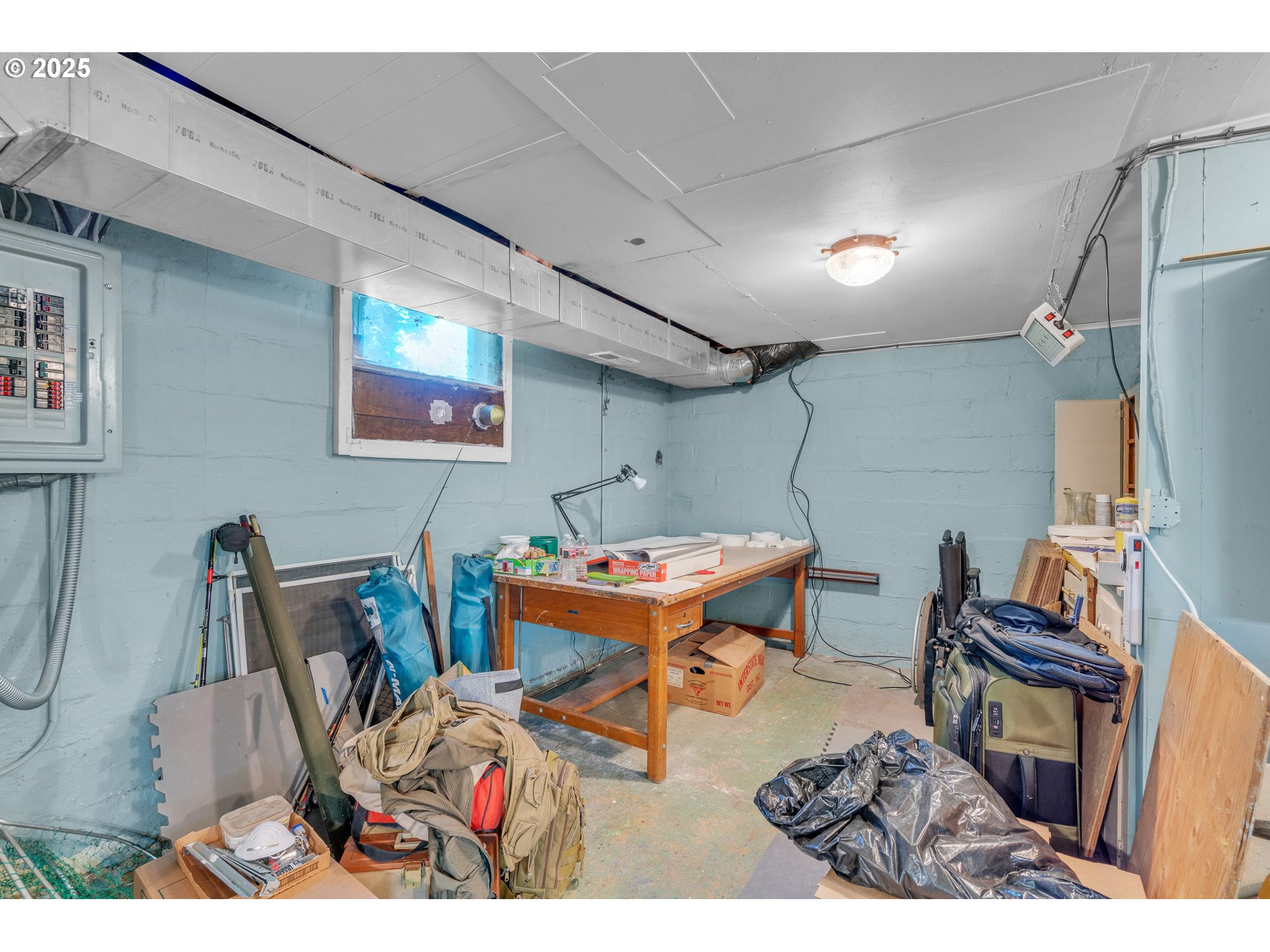 16163 French Prairie Road Northeast Woodburn, OR 97071 - Photo 17 of 47 a living room with furniture a flat screen tv and a table
