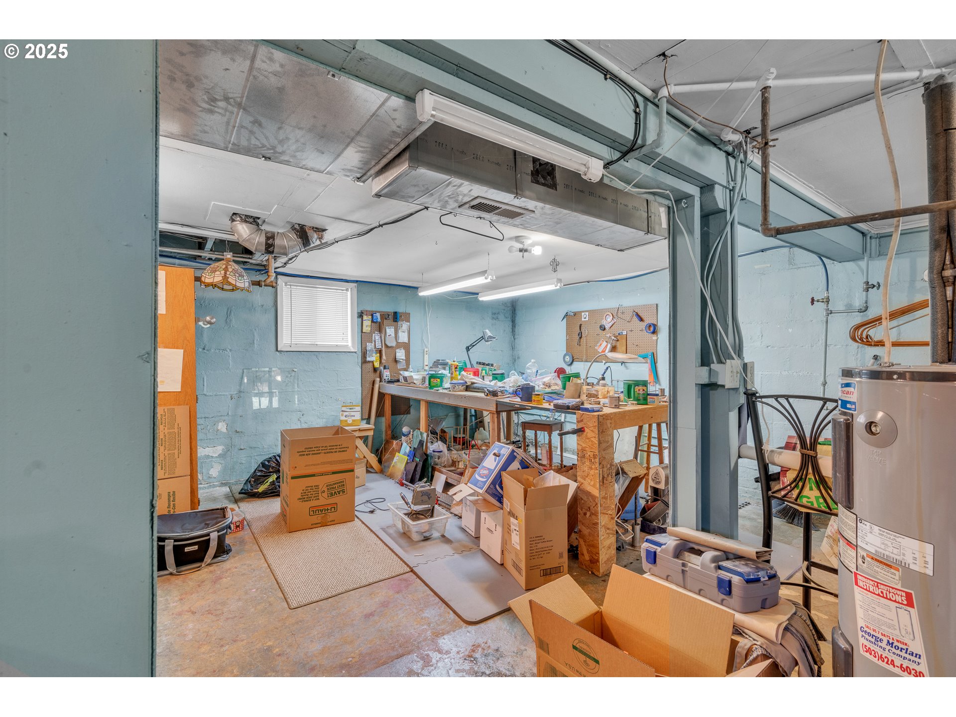 16163 French Prairie Road Northeast Woodburn, OR 97071 - Photo 18 of 47 a view of a livingroom with furniture and a window