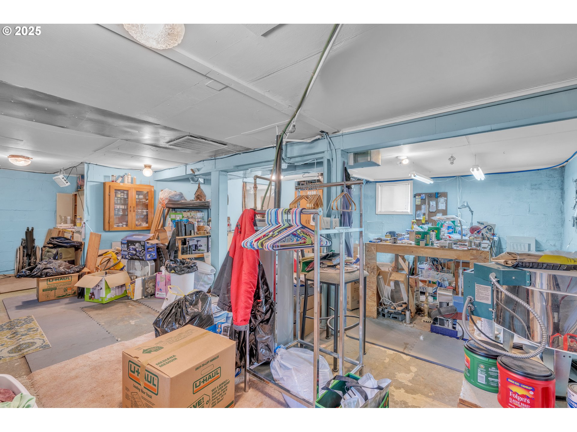 16163 French Prairie Road Northeast Woodburn, OR 97071 - Photo 19 of 47 a view of a room with gym equipment