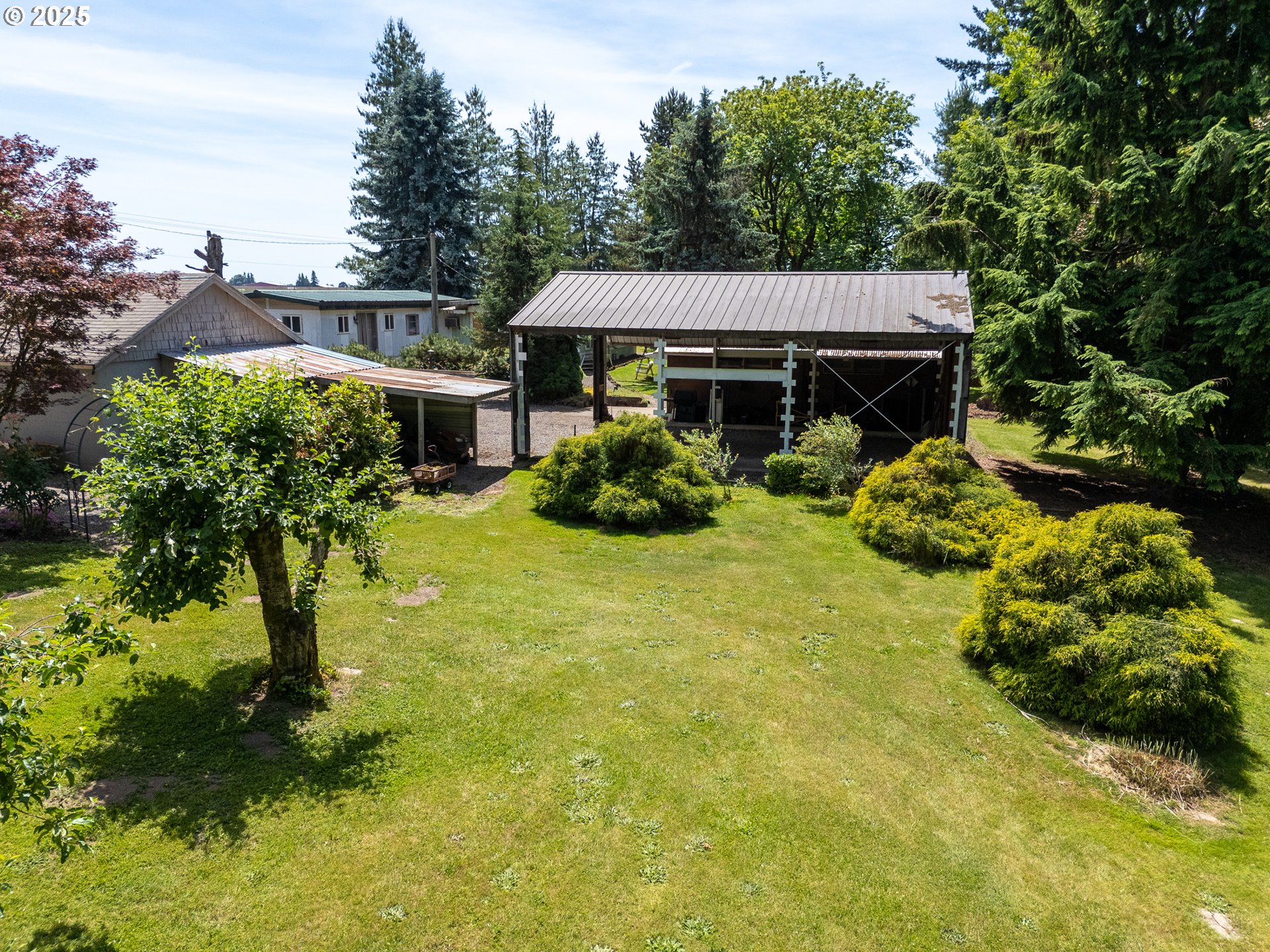 16163 French Prairie Road Northeast Woodburn, OR 97071 - Photo 24 of 47 a backyard of a house with yard and outdoor seating