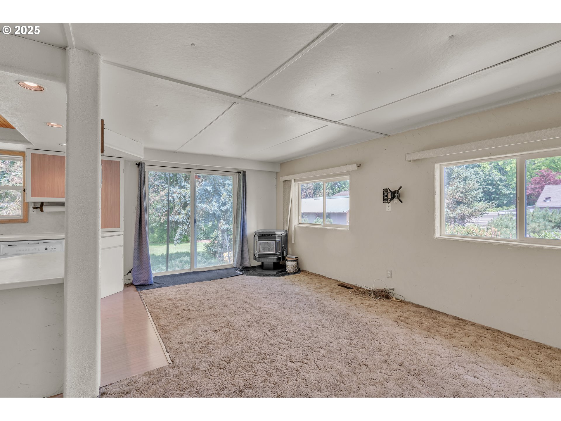 16163 French Prairie Road Northeast Woodburn, OR 97071 - Photo 30 of 47 a view of an empty room with a window
