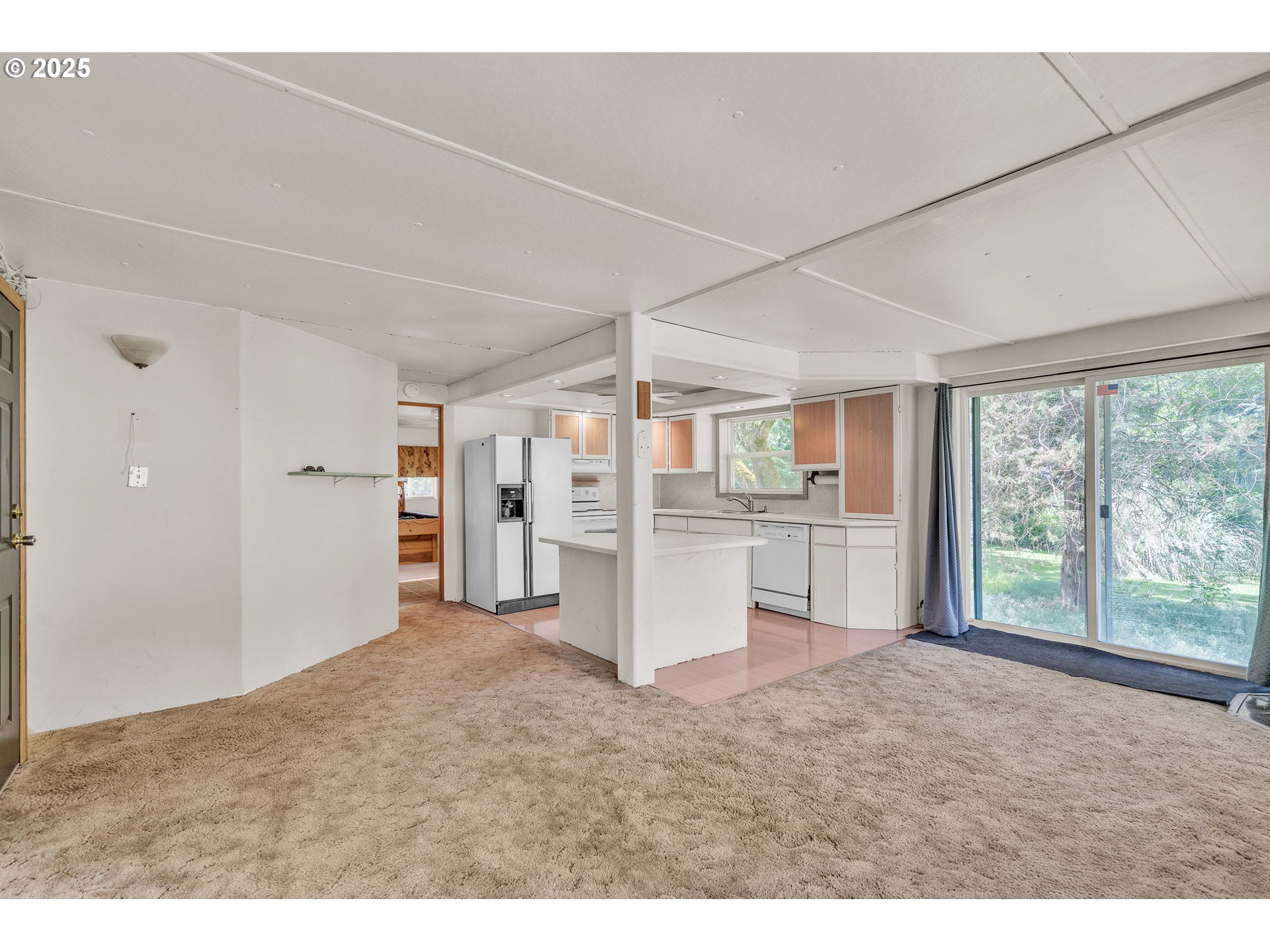 16163 French Prairie Road Northeast Woodburn, OR 97071 - Photo 31 of 47 a big room with closet and windows